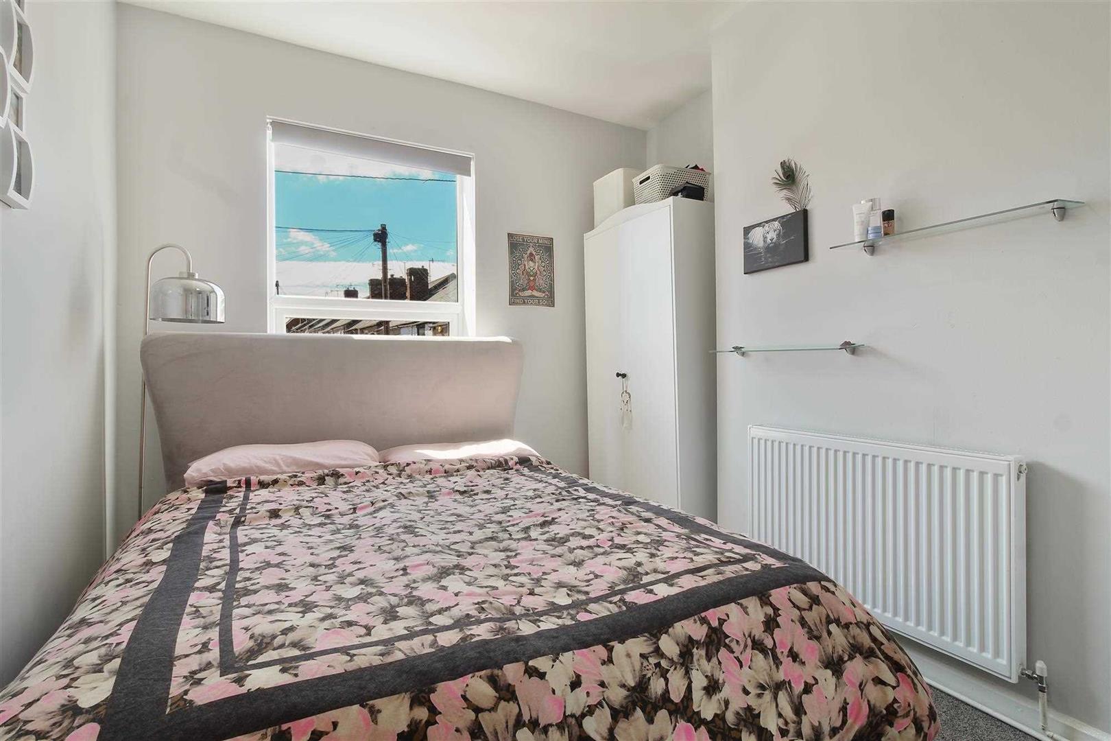 3 bed property in Chapel Road, Chesterfield